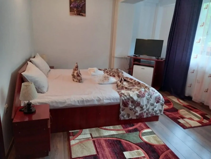 Herkulesfürdő Szállás | Hostel (K1614-19) A kép szerzői jogvédelem alatt állhat. Javasolt a kapcsolatfelvétel a jog tulajdonossal. Herkulesfürdő Szállás | Hostel (K1614-19) A kép szerzői jogvédelem alatt állhat. Javasolt a kapcsolatfelvétel a jog tulajdonossal.