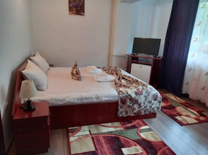 Băile Herculane Cazare | Hostel (K1614-21) Imaginea poate fi supusă drepturilor de autor. Se recomandă contactarea titularului drepturilor. Băile Herculane Cazare | Hostel (K1614-21) Imaginea poate fi supusă drepturilor de autor. Se recomandă contactarea titularului drepturilor.