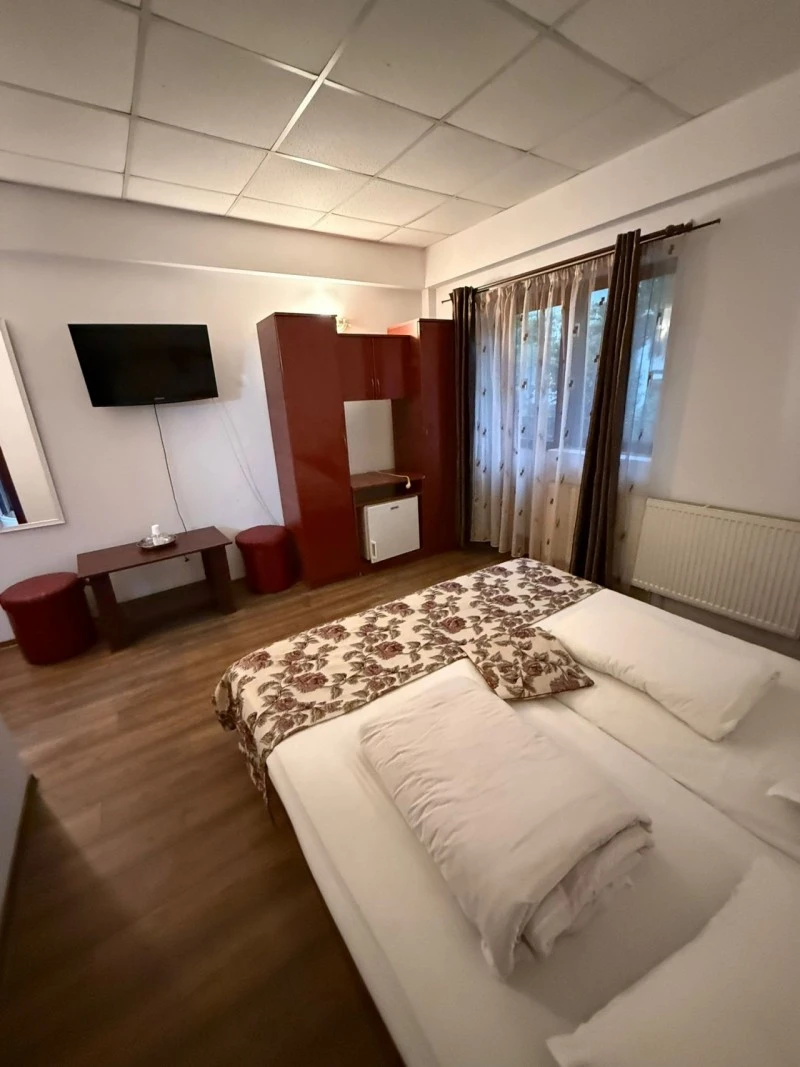 Băile Herculane Cazare | Hostel (K1614-23) Imaginea poate fi supusă drepturilor de autor. Se recomandă contactarea titularului drepturilor. Băile Herculane Cazare | Hostel (K1614-23) Imaginea poate fi supusă drepturilor de autor. Se recomandă contactarea titularului drepturilor.
