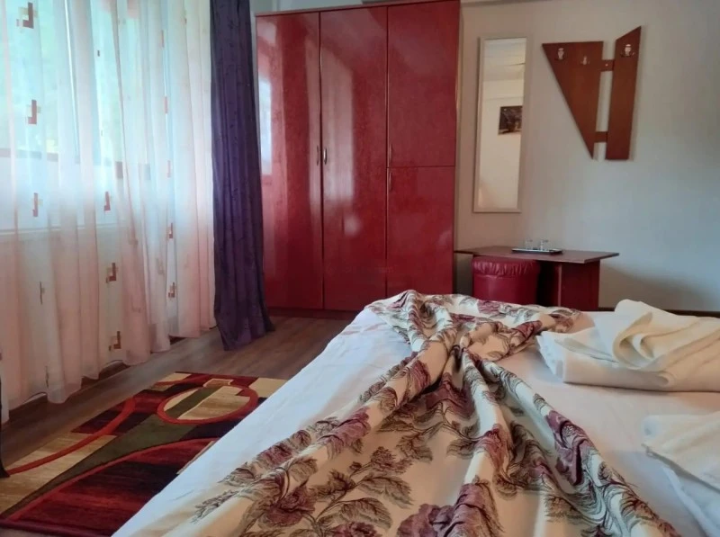 Herkulesfürdő Szállás | Hostel (K1614-25) A kép szerzői jogvédelem alatt állhat. Javasolt a kapcsolatfelvétel a jog tulajdonossal. Herkulesfürdő Szállás | Hostel (K1614-25) A kép szerzői jogvédelem alatt állhat. Javasolt a kapcsolatfelvétel a jog tulajdonossal.