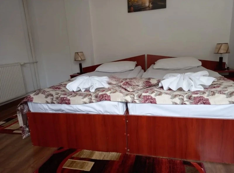 Băile Herculane Cazare | Hostel (K1614-28) Imaginea poate fi supusă drepturilor de autor. Se recomandă contactarea titularului drepturilor. Băile Herculane Cazare | Hostel (K1614-28) Imaginea poate fi supusă drepturilor de autor. Se recomandă contactarea titularului drepturilor.