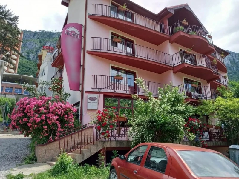 Băile Herculane Cazare | Hostel (K1614-30) Imaginea poate fi supusă drepturilor de autor. Se recomandă contactarea titularului drepturilor. Băile Herculane Cazare | Hostel (K1614-30) Imaginea poate fi supusă drepturilor de autor. Se recomandă contactarea titularului drepturilor.