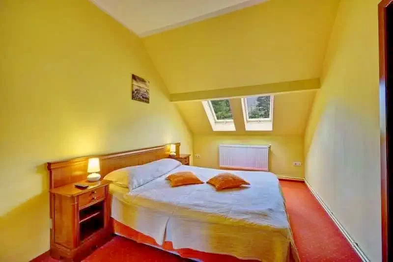 Cazare Băile Tușnad - Hotel Ciucaș *** | Tusnádfürdő - Csukás Hotel ***. Imaginea poate fi supusă drepturilor de autor. Se recomandă contactarea titularului drepturilor.