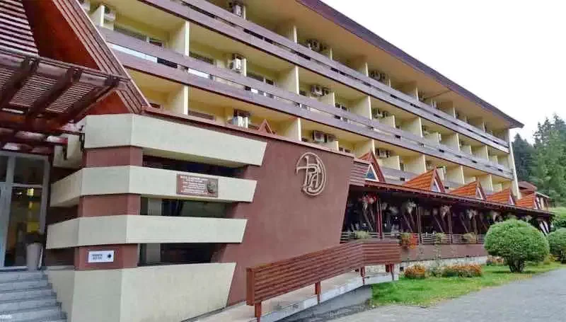 Cazare Băile Tușnad - Hotel Ciucaș *** | Tusnádfürdő - Csukás Hotel ***. Imaginea poate fi supusă drepturilor de autor. Se recomandă contactarea titularului drepturilor.
