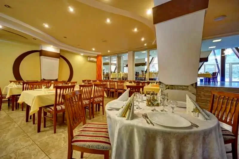 Cazare Băile Tușnad - Hotel Ciucaș *** | Tusnádfürdő - Csukás Hotel ***. Imaginea poate fi supusă drepturilor de autor. Se recomandă contactarea titularului drepturilor.