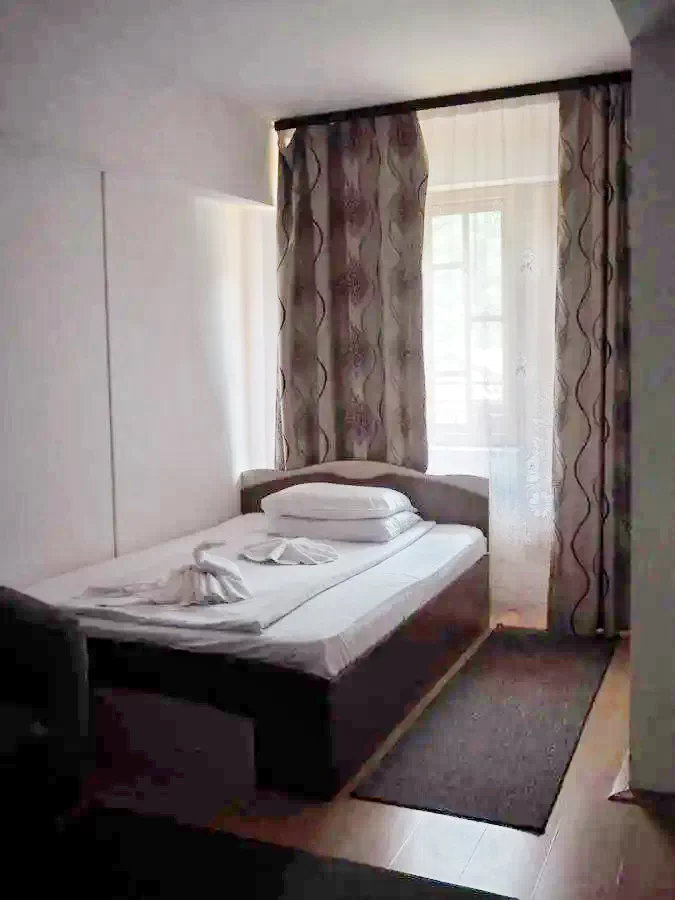 Cazare Băile Herculane - Hostel Saras Sons*** | Herkulesfürdő - Saras Sons Hostel*** . Imaginea poate fi supusă drepturilor de autor. Se recomandă contactarea titularului drepturilor.
