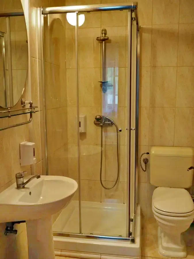 Cazare Băile Herculane - Hostel Saras Sons*** | Herkulesfürdő - Saras Sons Hostel*** . Imaginea poate fi supusă drepturilor de autor. Se recomandă contactarea titularului drepturilor.