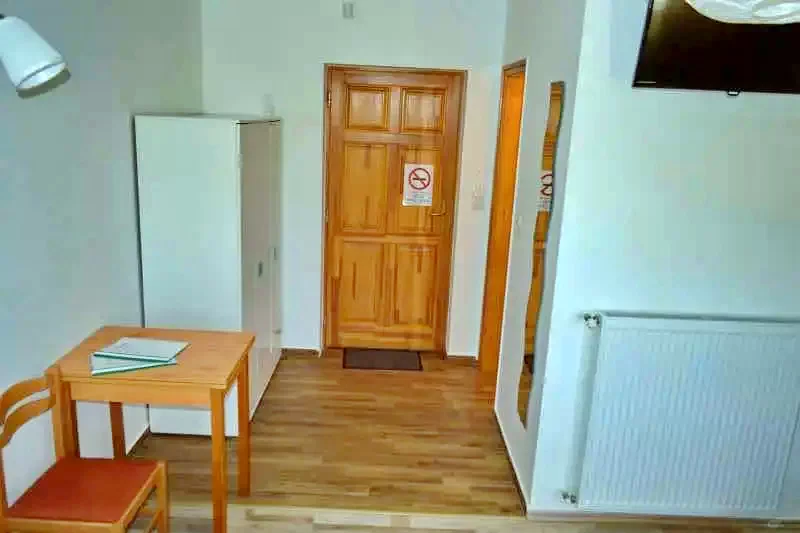  Cazare | Casă de oaspeți (K0958-8) Imaginea poate fi supusă drepturilor de autor. Se recomandă contactarea titularului drepturilor.
