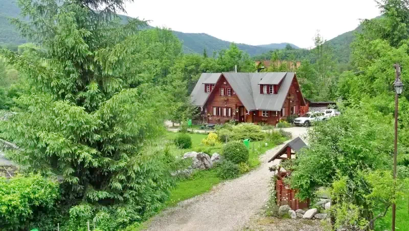 Cazare Rimetea - Pensiune si Camping Gyopár** | Torockó - Gyopár Panzió és Kemping**. Imaginea poate fi supusă drepturilor de autor. Se recomandă contactarea titularului drepturilor.