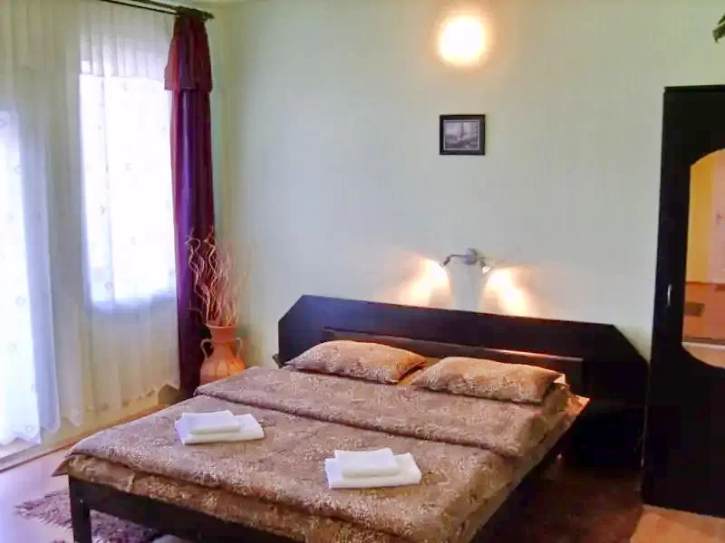 Sovata Cazare | Vilă (K0331-6) Imaginea poate fi supusă drepturilor de autor. Se recomandă contactarea titularului drepturilor. Sovata Cazare | Vilă (K0331-6) Imaginea poate fi supusă drepturilor de autor. Se recomandă contactarea titularului drepturilor.