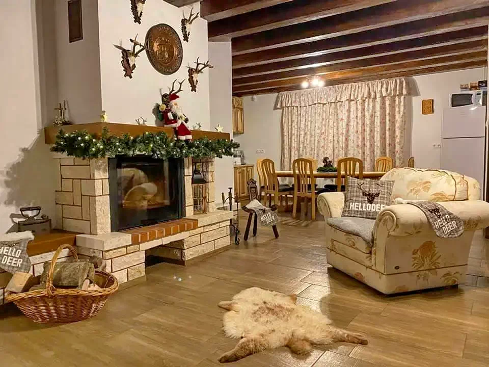 Harghita-Băi Cazare | Cabană (K1209-3) Imaginea poate fi supusă drepturilor de autor. Se recomandă contactarea titularului drepturilor. Harghita-Băi Cazare | Cabană (K1209-3) Imaginea poate fi supusă drepturilor de autor. Se recomandă contactarea titularului drepturilor.