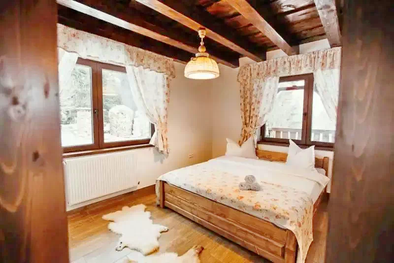 Harghita-Băi Cazare | Cabană (K1209-12) Imaginea poate fi supusă drepturilor de autor. Se recomandă contactarea titularului drepturilor. Harghita-Băi Cazare | Cabană (K1209-12) Imaginea poate fi supusă drepturilor de autor. Se recomandă contactarea titularului drepturilor.
