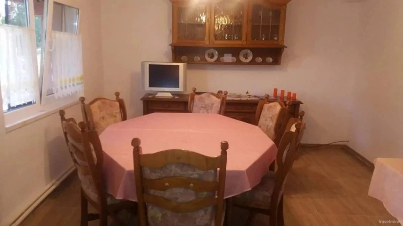 Odorheiu Secuiesc Cazare | Casă de oaspeți (K1540-22) Imaginea poate fi supusă drepturilor de autor. Se recomandă contactarea titularului drepturilor.