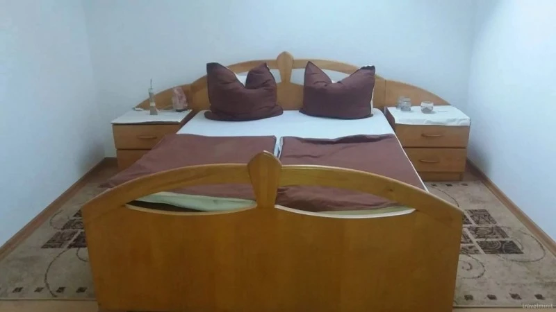 Szállás  Bisericani - Casa de Oaspeți Zöldfenyő | Székelyszentlélek - Zöldfenyő Vendégház. A kép szerzői jogvédelem alatt állhat. Javasolt a kapcsolatfelvétel a jog tulajdonossal.