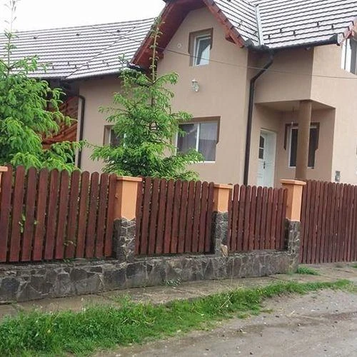 Szállás  Bisericani - Casa de Oaspeți Zöldfenyő | Székelyszentlélek - Zöldfenyő Vendégház. A kép szerzői jogvédelem alatt állhat. Javasolt a kapcsolatfelvétel a jog tulajdonossal.