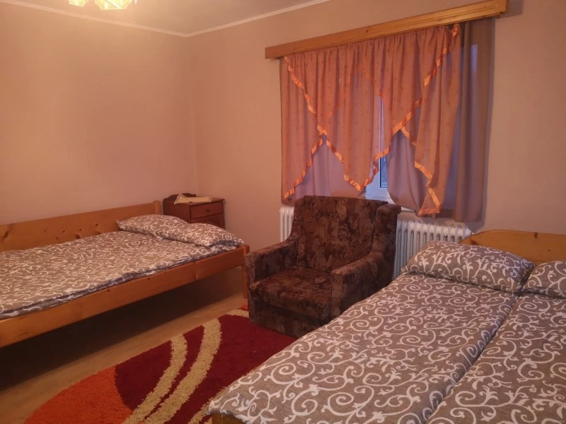 Szállás  Bisericani - Casa de Oaspeți Zöldfenyő | Székelyszentlélek - Zöldfenyő Vendégház. A kép szerzői jogvédelem alatt állhat. Javasolt a kapcsolatfelvétel a jog tulajdonossal.