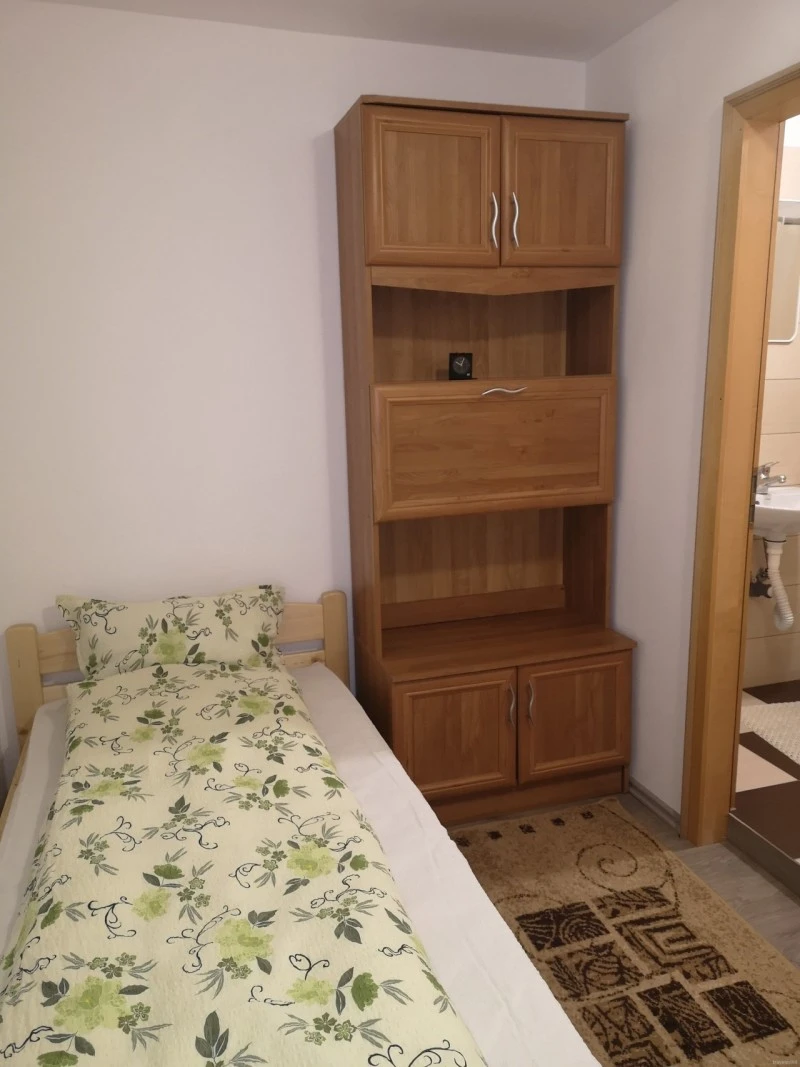 Szállás  Bisericani - Casa de Oaspeți Zöldfenyő | Székelyszentlélek - Zöldfenyő Vendégház. A kép szerzői jogvédelem alatt állhat. Javasolt a kapcsolatfelvétel a jog tulajdonossal.