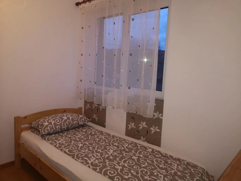 Szállás  Bisericani - Casa de Oaspeți Zöldfenyő | Székelyszentlélek - Zöldfenyő Vendégház. A kép szerzői jogvédelem alatt állhat. Javasolt a kapcsolatfelvétel a jog tulajdonossal.