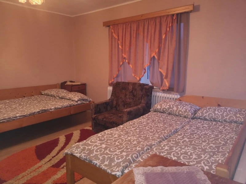 Szállás  Bisericani - Casa de Oaspeți Zöldfenyő | Székelyszentlélek - Zöldfenyő Vendégház. A kép szerzői jogvédelem alatt állhat. Javasolt a kapcsolatfelvétel a jog tulajdonossal.