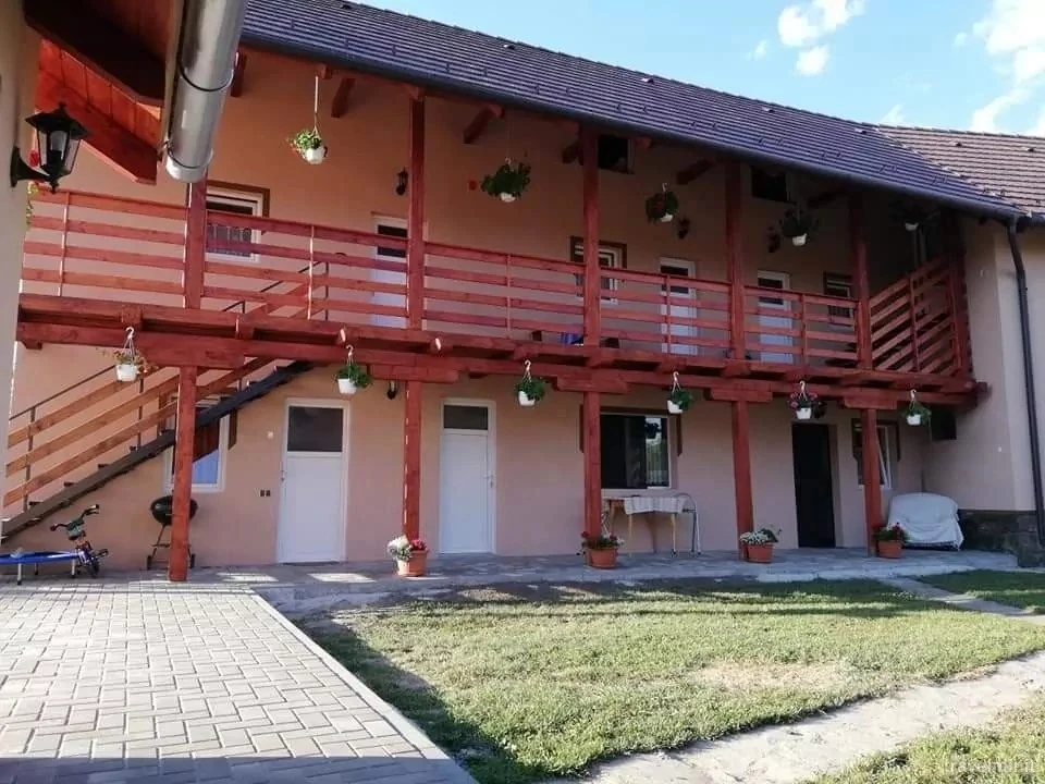 Szállás  Bisericani - Casa de Oaspeți Zöldfenyő | Székelyszentlélek - Zöldfenyő Vendégház. A kép szerzői jogvédelem alatt állhat. Javasolt a kapcsolatfelvétel a jog tulajdonossal.