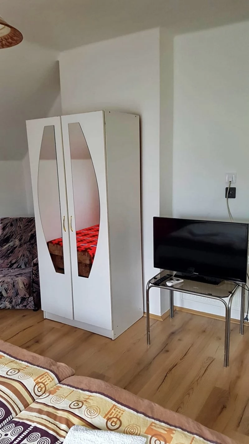 Cazare | Casă de apartamente (K0906-31) Imaginea poate fi supusă drepturilor de autor. Se recomandă contactarea titularului drepturilor. Cazare | Casă de apartamente (K0906-31) Imaginea poate fi supusă drepturilor de autor. Se recomandă contactarea titularului drepturilor.