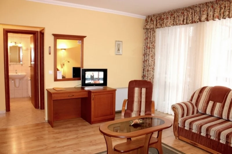 Cazare | Hotel*** (K0168-14) Imaginea poate fi supusă drepturilor de autor. Se recomandă contactarea titularului drepturilor. Cazare | Hotel*** (K0168-14) Imaginea poate fi supusă drepturilor de autor. Se recomandă contactarea titularului drepturilor.
