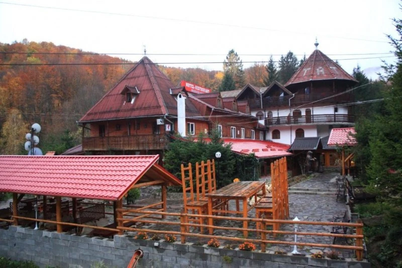 Szállás Băile Bálványos - Pensiunea Vár*** | Bálványosfürdő - Vár Panzió***. A kép szerzői jogvédelem alatt állhat. Javasolt a kapcsolatfelvétel a jog tulajdonossal.
