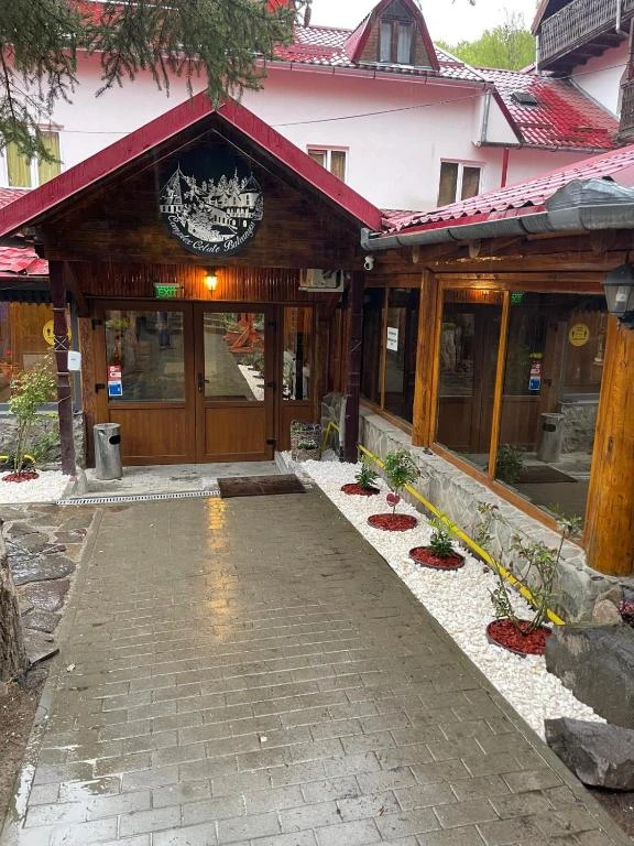 Szállás Băile Bálványos - Pensiunea Vár*** | Bálványosfürdő - Vár Panzió***. A kép szerzői jogvédelem alatt állhat. Javasolt a kapcsolatfelvétel a jog tulajdonossal.