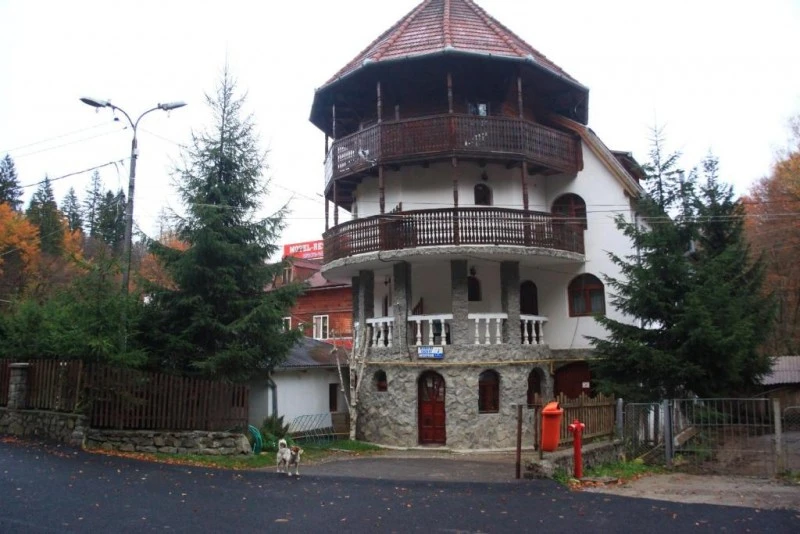 Szállás Băile Bálványos - Pensiunea Vár*** | Bálványosfürdő - Vár Panzió***. A kép szerzői jogvédelem alatt állhat. Javasolt a kapcsolatfelvétel a jog tulajdonossal.