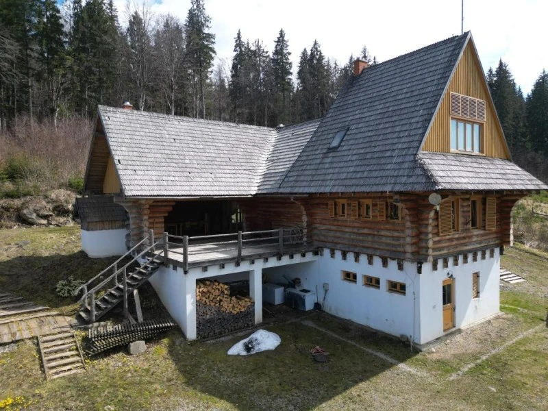 Pasul Bucin Cazare | Cabană (K1518-1) Imaginea poate fi supusă drepturilor de autor. Se recomandă contactarea titularului drepturilor.