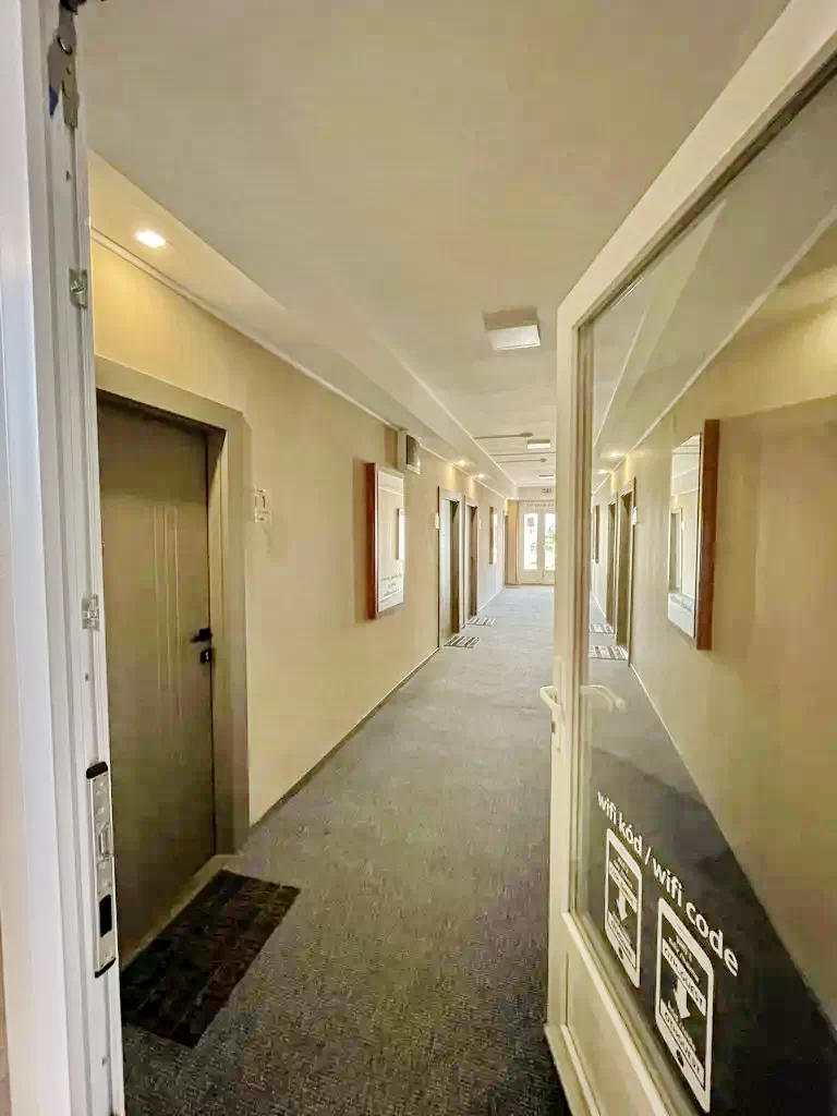  Cazare | Hotel*** (K1085-9) Imaginea poate fi supusă drepturilor de autor. Se recomandă contactarea titularului drepturilor.