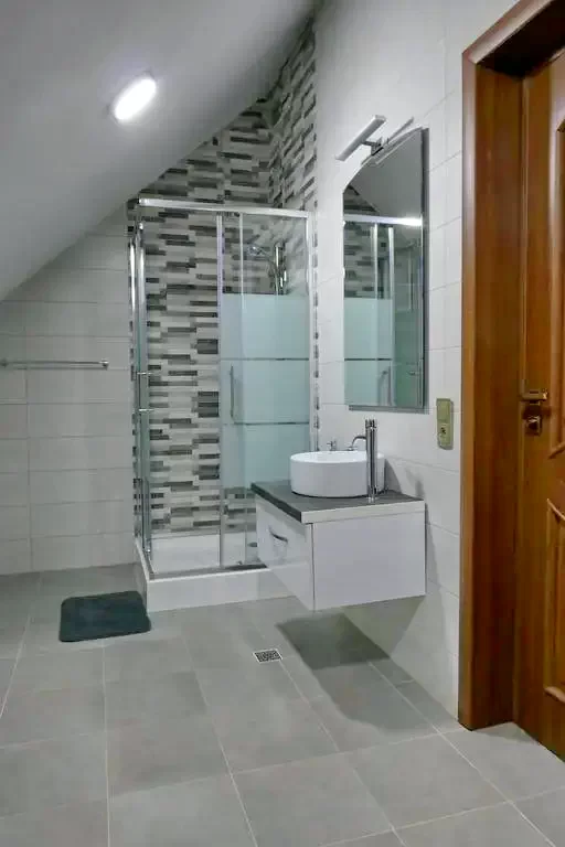 Colibița Cazare | Vilă (K1282-33) Imaginea poate fi supusă drepturilor de autor. Se recomandă contactarea titularului drepturilor.