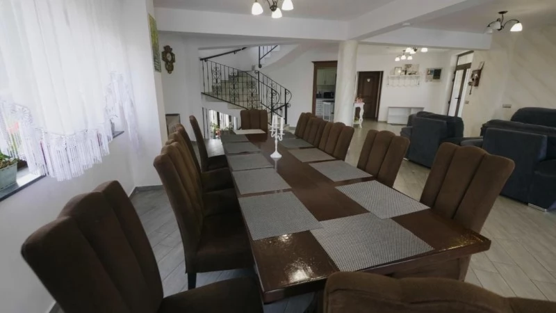 Colibița Cazare | Vilă (K1282-40) Imaginea poate fi supusă drepturilor de autor. Se recomandă contactarea titularului drepturilor.