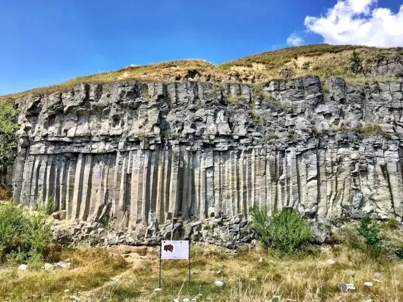 Coloanele de bazalt de la Racoș Coloanele de bazalt de la Racoș