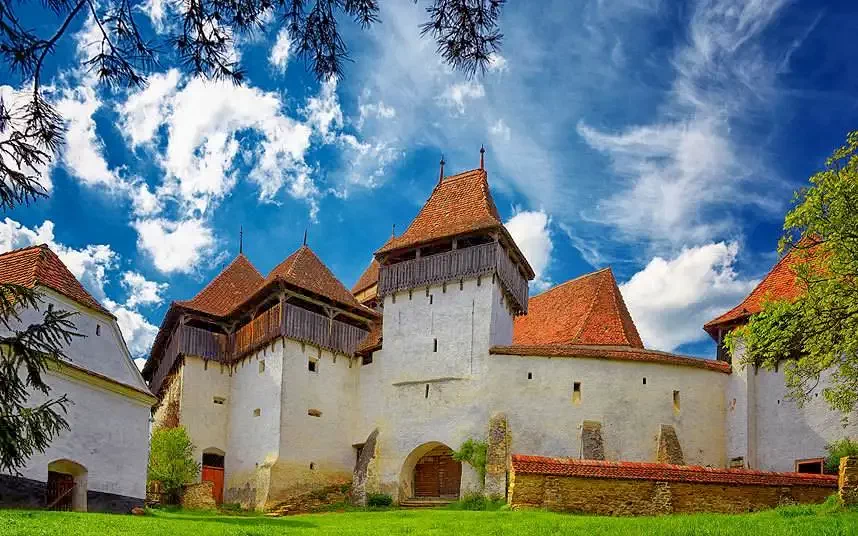 Biserica fortificată de la Viscri Biserica fortificată de la Viscri