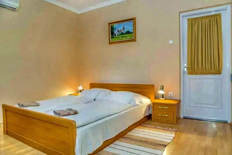 Cazare | Casă de oaspeți (K0850-12) Imaginea poate fi supusă drepturilor de autor. Se recomandă contactarea titularului drepturilor. Cazare | Casă de oaspeți (K0850-12) Imaginea poate fi supusă drepturilor de autor. Se recomandă contactarea titularului drepturilor.