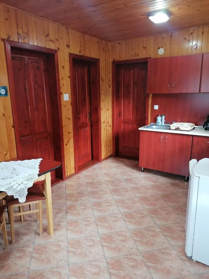 Corund Cazare | Cabană (K0277-10) Imaginea poate fi supusă drepturilor de autor. Se recomandă contactarea titularului drepturilor. Corund Cazare | Cabană (K0277-10) Imaginea poate fi supusă drepturilor de autor. Se recomandă contactarea titularului drepturilor.