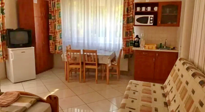 Cazare | Casă de oaspeți (K0001-10) Imaginea poate fi supusă drepturilor de autor. Se recomandă contactarea titularului drepturilor. Cazare | Casă de oaspeți (K0001-10) Imaginea poate fi supusă drepturilor de autor. Se recomandă contactarea titularului drepturilor.