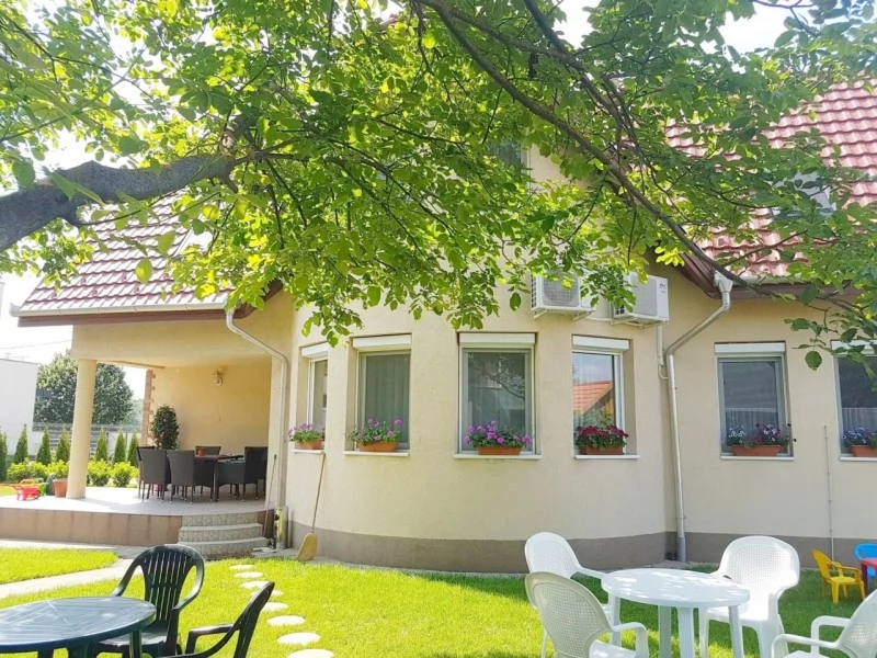 Cazare | Vilă (K0903-2) Imaginea poate fi supusă drepturilor de autor. Se recomandă contactarea titularului drepturilor. Cazare | Vilă (K0903-2) Imaginea poate fi supusă drepturilor de autor. Se recomandă contactarea titularului drepturilor.