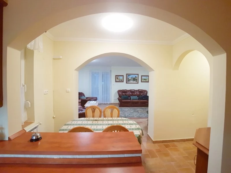 Cazare | Vilă (K0903-9) Imaginea poate fi supusă drepturilor de autor. Se recomandă contactarea titularului drepturilor. Cazare | Vilă (K0903-9) Imaginea poate fi supusă drepturilor de autor. Se recomandă contactarea titularului drepturilor.