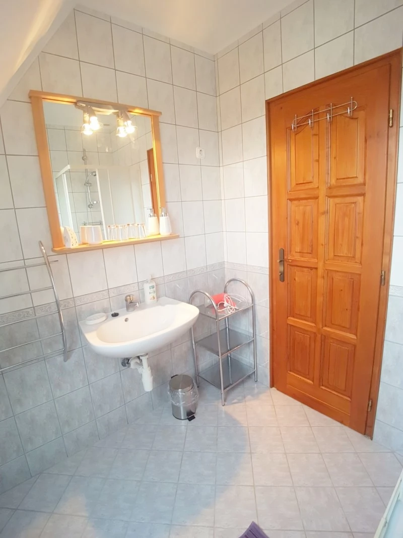 Cazare | Vilă (K0903-45) Imaginea poate fi supusă drepturilor de autor. Se recomandă contactarea titularului drepturilor. Cazare | Vilă (K0903-45) Imaginea poate fi supusă drepturilor de autor. Se recomandă contactarea titularului drepturilor.