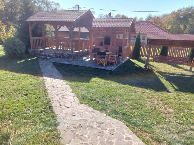 Szállás Sub Cetate - Casa de oaspeți László Julianna | Zeteváralja - László Julianna Vendégház. A kép szerzői jogvédelem alatt állhat. Javasolt a kapcsolatfelvétel a jog tulajdonossal.