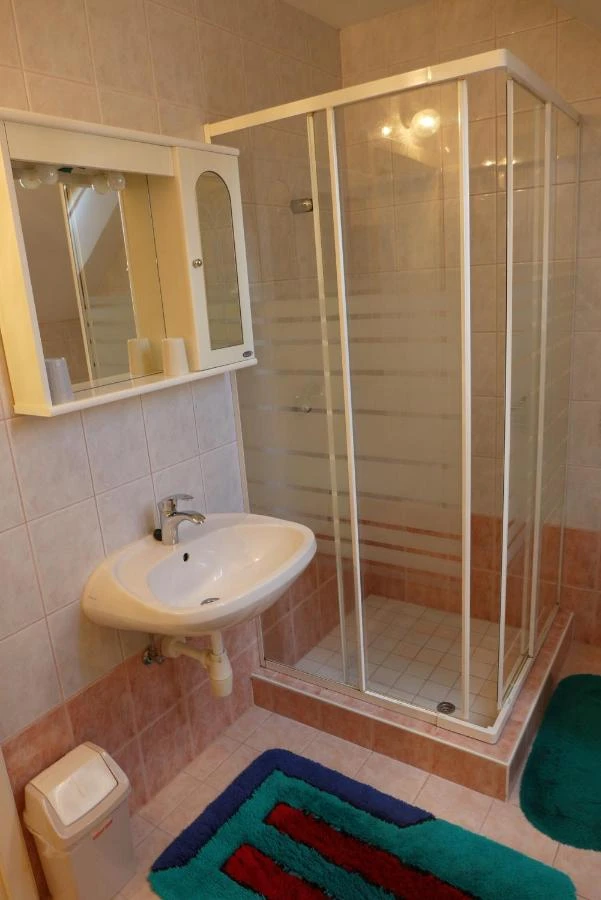 Cazare | Cabană (K0308-6) Imaginea poate fi supusă drepturilor de autor. Se recomandă contactarea titularului drepturilor. Cazare | Cabană (K0308-6) Imaginea poate fi supusă drepturilor de autor. Se recomandă contactarea titularului drepturilor.