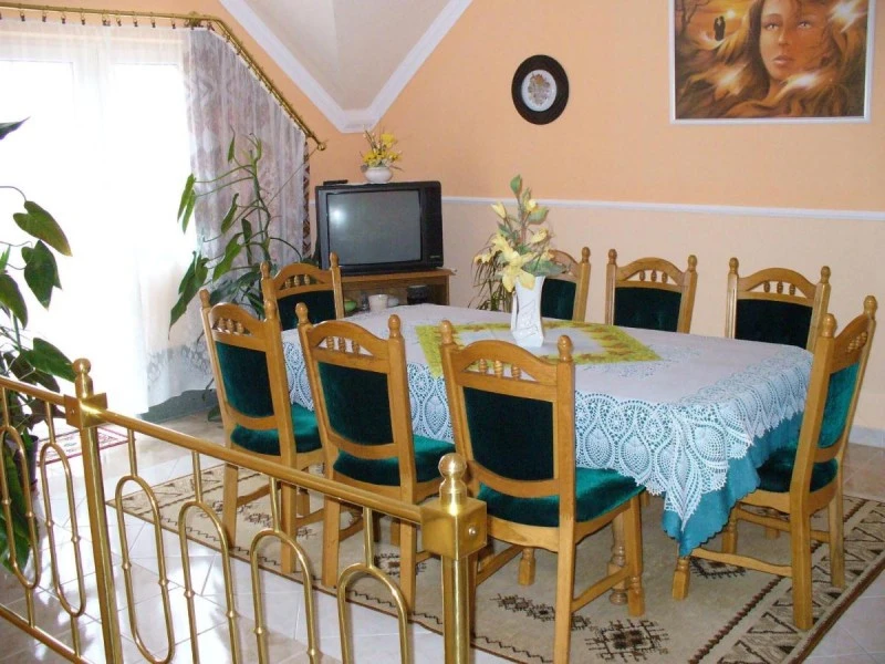 Cazare | Cabană (K0308-13) Imaginea poate fi supusă drepturilor de autor. Se recomandă contactarea titularului drepturilor. Cazare | Cabană (K0308-13) Imaginea poate fi supusă drepturilor de autor. Se recomandă contactarea titularului drepturilor.