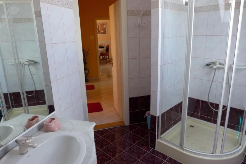 Cazare | Cabană (K0308-15) Imaginea poate fi supusă drepturilor de autor. Se recomandă contactarea titularului drepturilor. Cazare | Cabană (K0308-15) Imaginea poate fi supusă drepturilor de autor. Se recomandă contactarea titularului drepturilor.