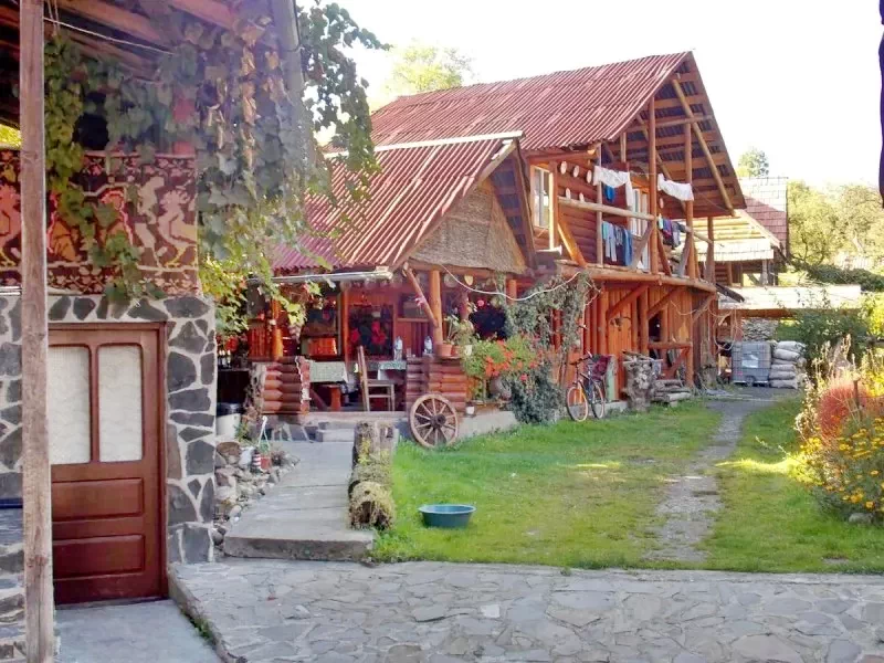 Rona de Jos Cazare | Pensiune (K0749-1) Imaginea poate fi supusă drepturilor de autor. Se recomandă contactarea titularului drepturilor.