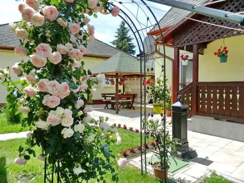 Cazare | Cabană (K0833-1) Imaginea poate fi supusă drepturilor de autor. Se recomandă contactarea titularului drepturilor. Cazare | Cabană (K0833-1) Imaginea poate fi supusă drepturilor de autor. Se recomandă contactarea titularului drepturilor.