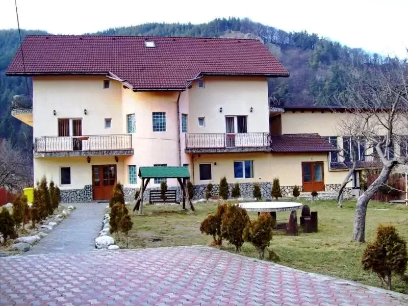 Bran Cazare | Vilă (K0081-30) Imaginea poate fi supusă drepturilor de autor. Se recomandă contactarea titularului drepturilor.