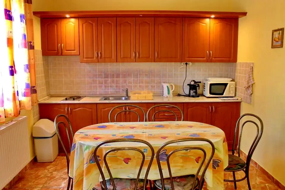 Cazare | Casă de oaspeți (K0771-9) Imaginea poate fi supusă drepturilor de autor. Se recomandă contactarea titularului drepturilor. Cazare | Casă de oaspeți (K0771-9) Imaginea poate fi supusă drepturilor de autor. Se recomandă contactarea titularului drepturilor.