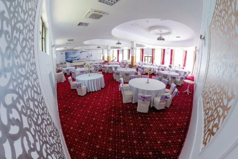 Cazare Reghin - Hotel Monte Cristo *** | Szászrégen - Monte Cristo Hotel ***. Imaginea poate fi supusă drepturilor de autor. Se recomandă contactarea titularului drepturilor.
